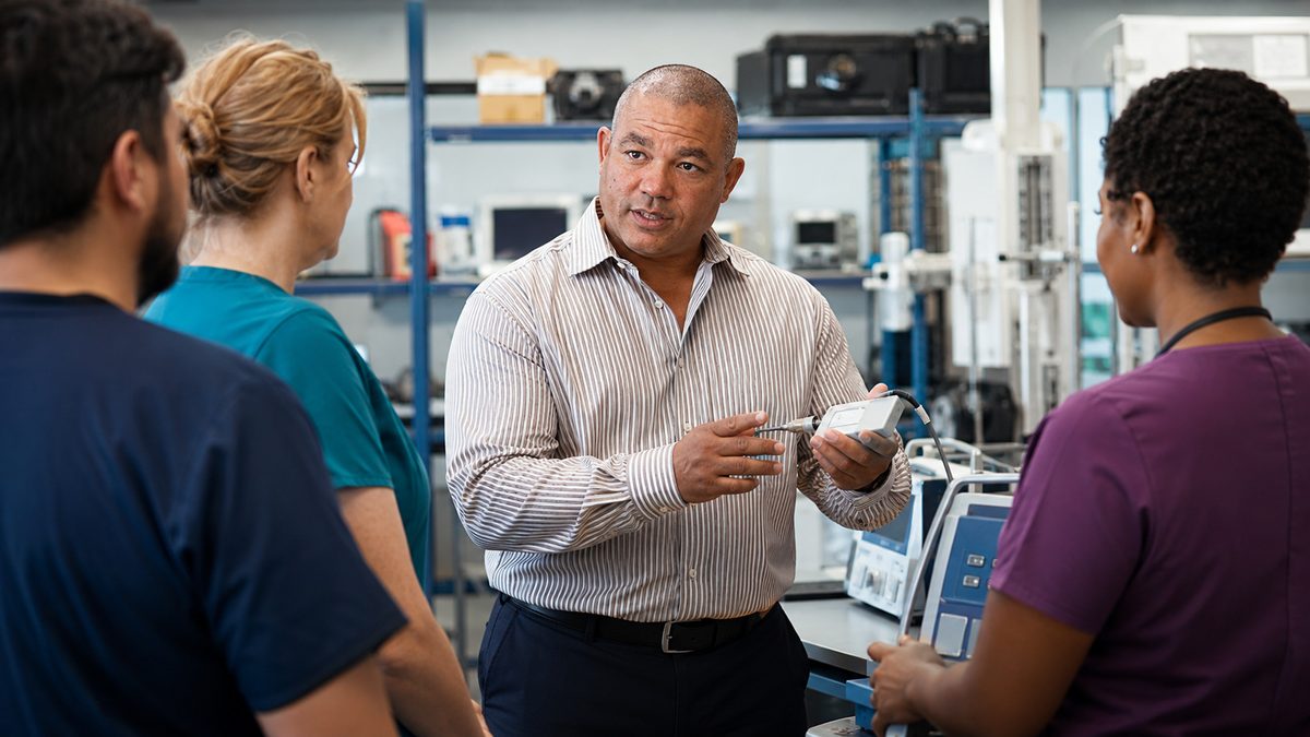 Biomedical instructor teaches emergency equipment preparedness Biomedical instructor teaches emergency equipment preparedness